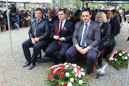 Władze miasta w oczekiwaniu na rozpoczęcie uroczystości